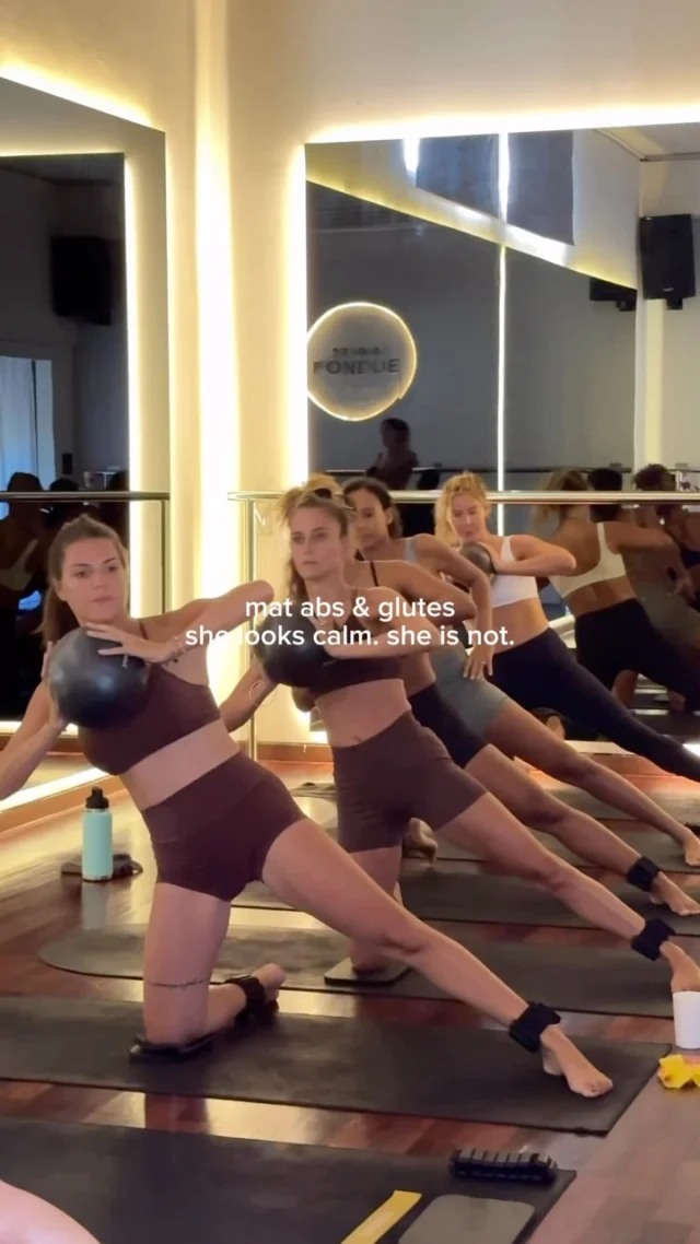 Abs. Glutes. 50 minutes. Don’t say we didn’t warn you 🖤