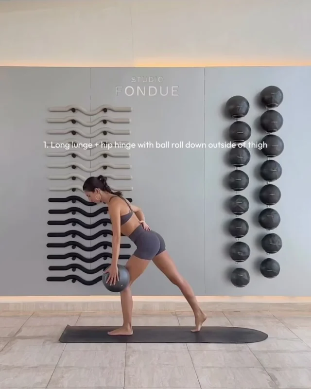 SWIPE & SAVE to strengthen your glutes, core, and stabilizers with our Quinn 🩶