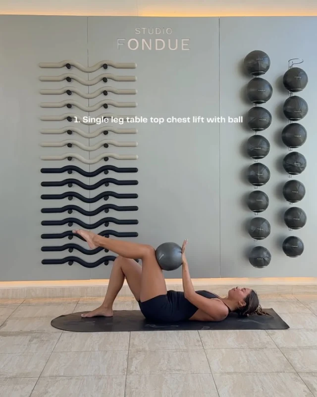 SWIPE & SAVE for a stronger core, one layer at a time. Courtesy of our @_natthompson ❤️‍🔥