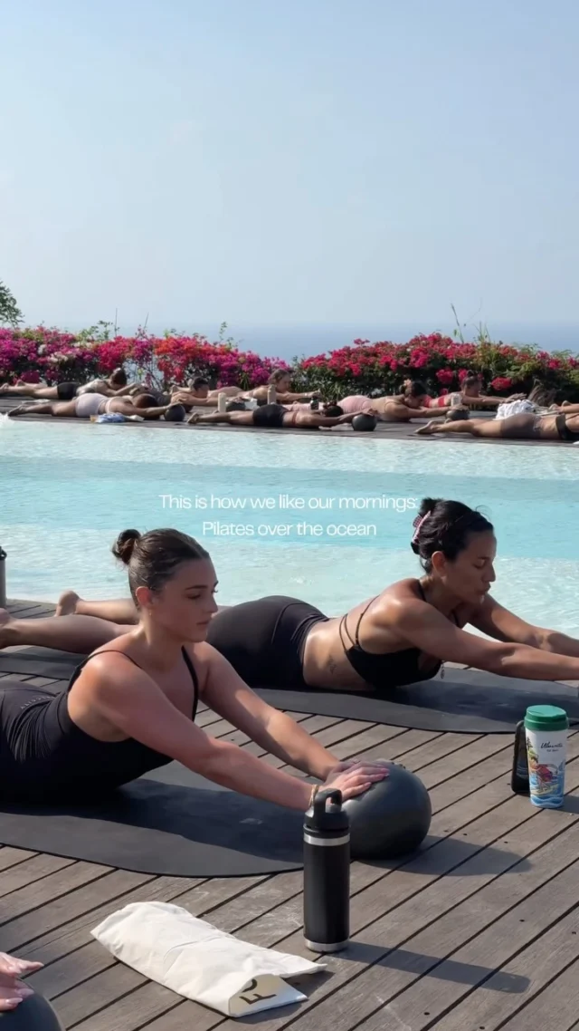 Pilates, poolside. Brunch, cliffside. 🤍
Fondue On Location #4 at @wonderlanduluwatu.Could get used to mornings like this!