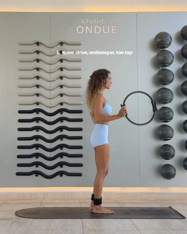 SWIPE & SAVE this balance challenge with @r_gusmi 🔥Think you’ve got good balance? Try this one. These Pilates rings are not for the faint-hearted!