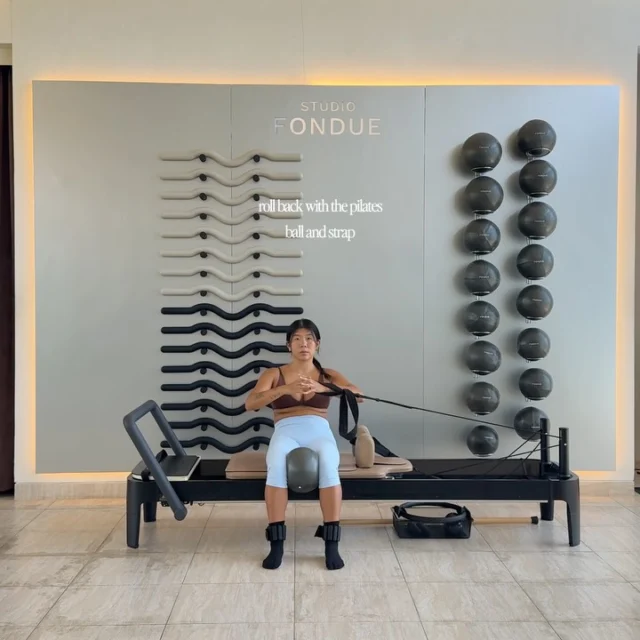 A little spice, and a lot of control, refining those obliques with our @brittanywang. Save this for the next time you need a little extra burn 🔥